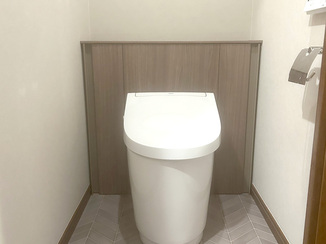 トイレリフォーム 手洗いなしですっきり、落ち着いた空間のトイレ